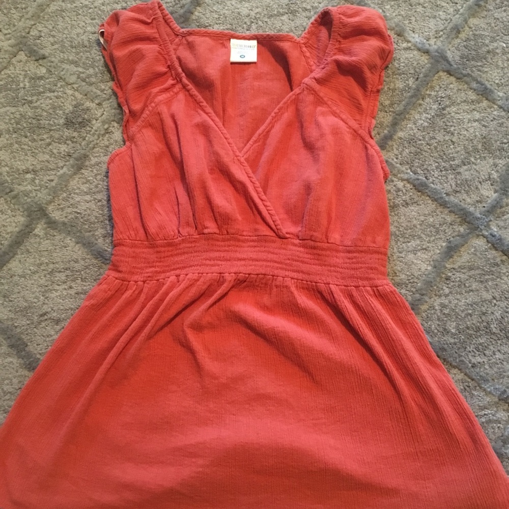 Sleeveless maternity/nursing top